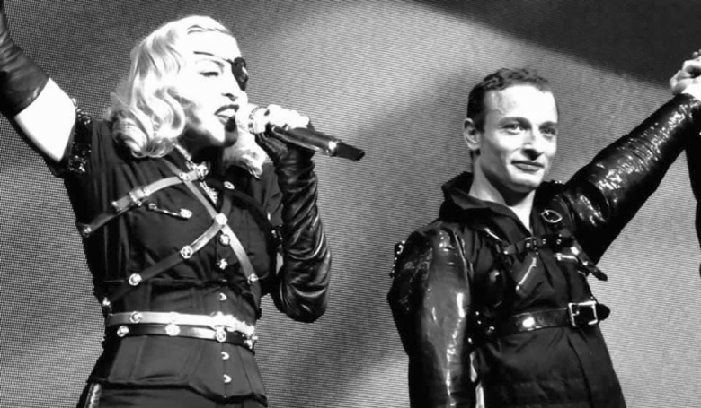 Daniele Sibilli sul palco con Madonna